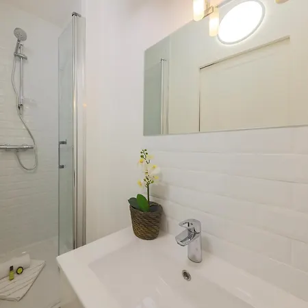 Lejlighed Comfortable Retreat Near Parc Monceau *