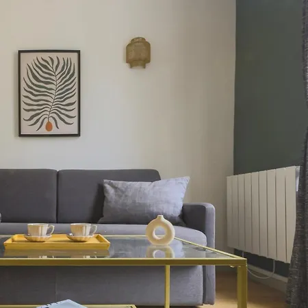 Comfortable Retreat Near Parc Monceau Paris